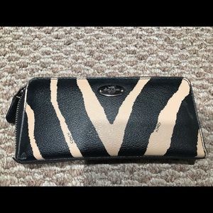 Beautiful Coach wallet- matches a purse I listed as well.